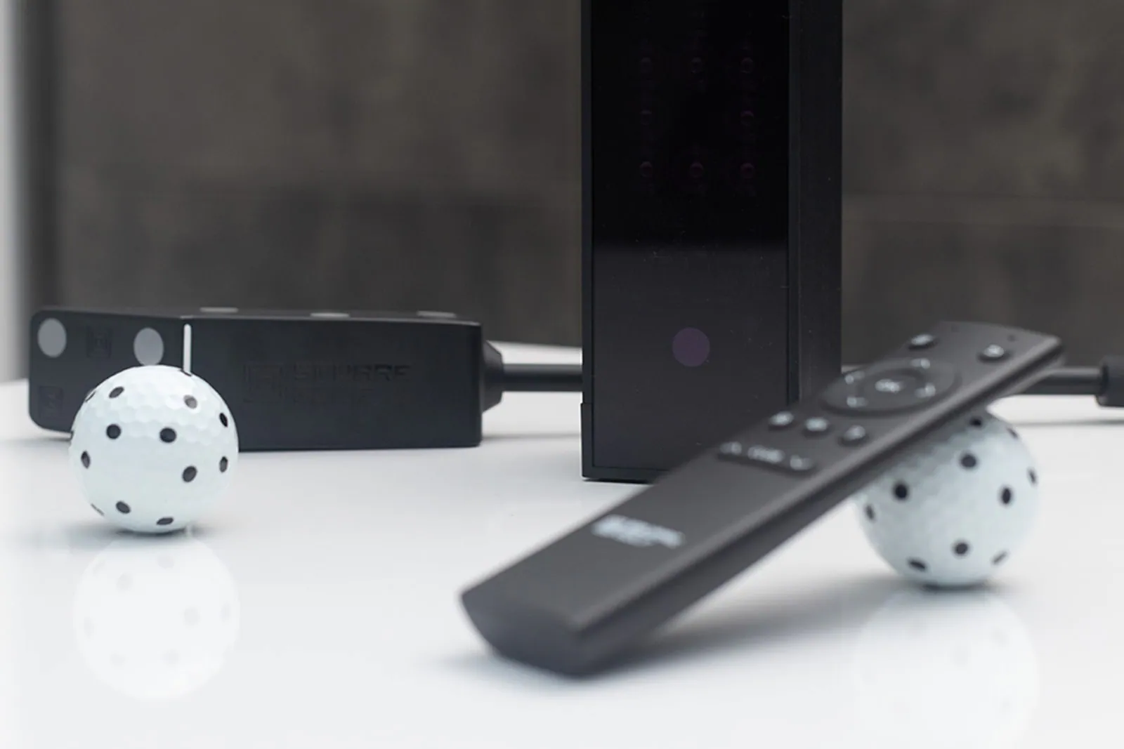 Square Golf launch monitor with remote and marked balls